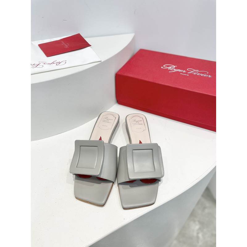 roger u1u1e covered patent leather buckle mules gray