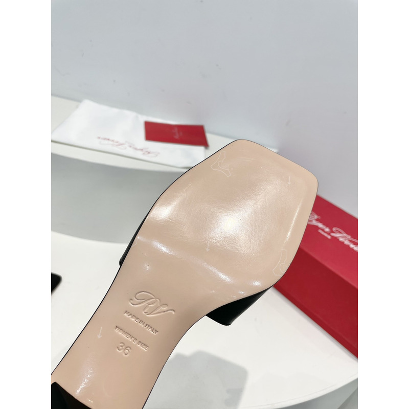 roger u1u1e covered patent leather buckle mules black