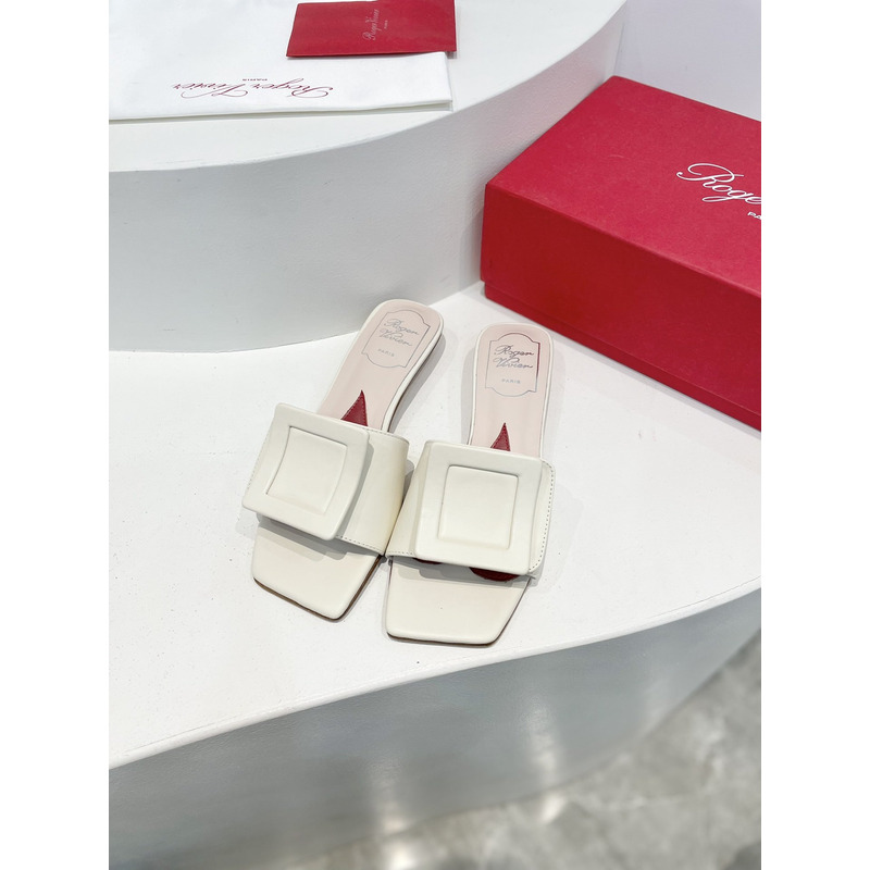 roger u1u1e covered patent leather buckle mules white