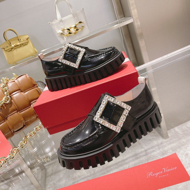 roger u1u1er go-thick strass buckle loafers in patent leather black