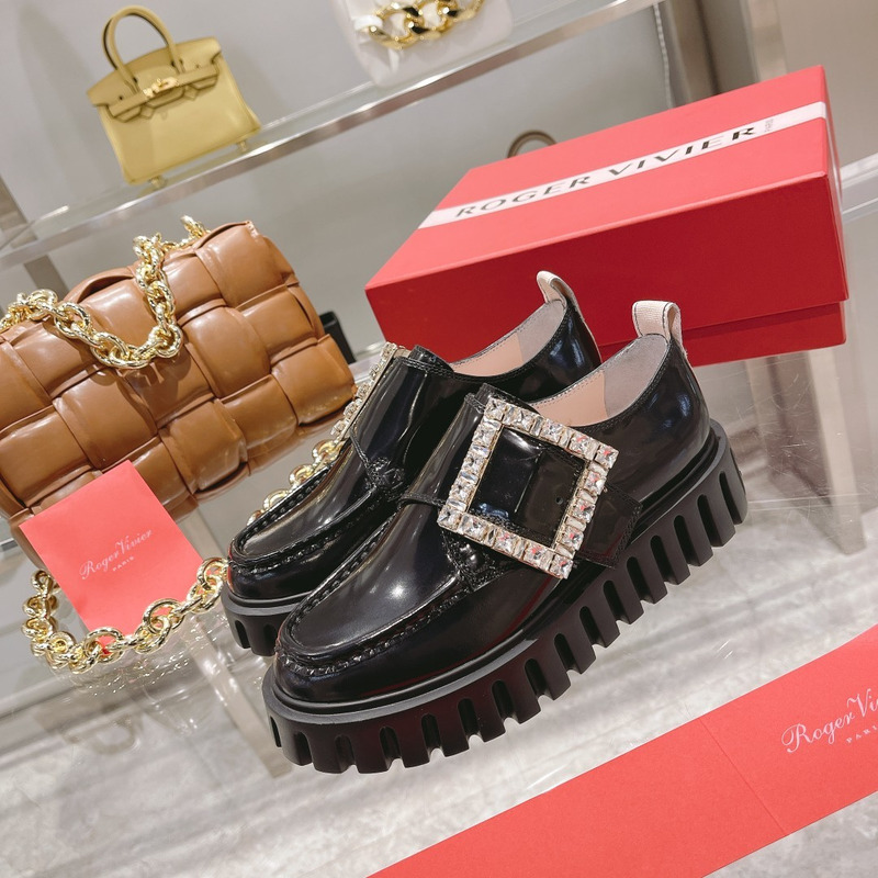 roger u1u1er go-thick strass buckle loafers in patent leather black