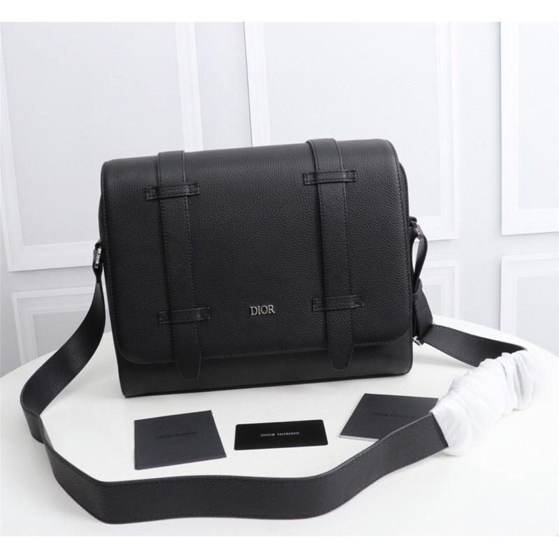 D*or leather messenger bag in black