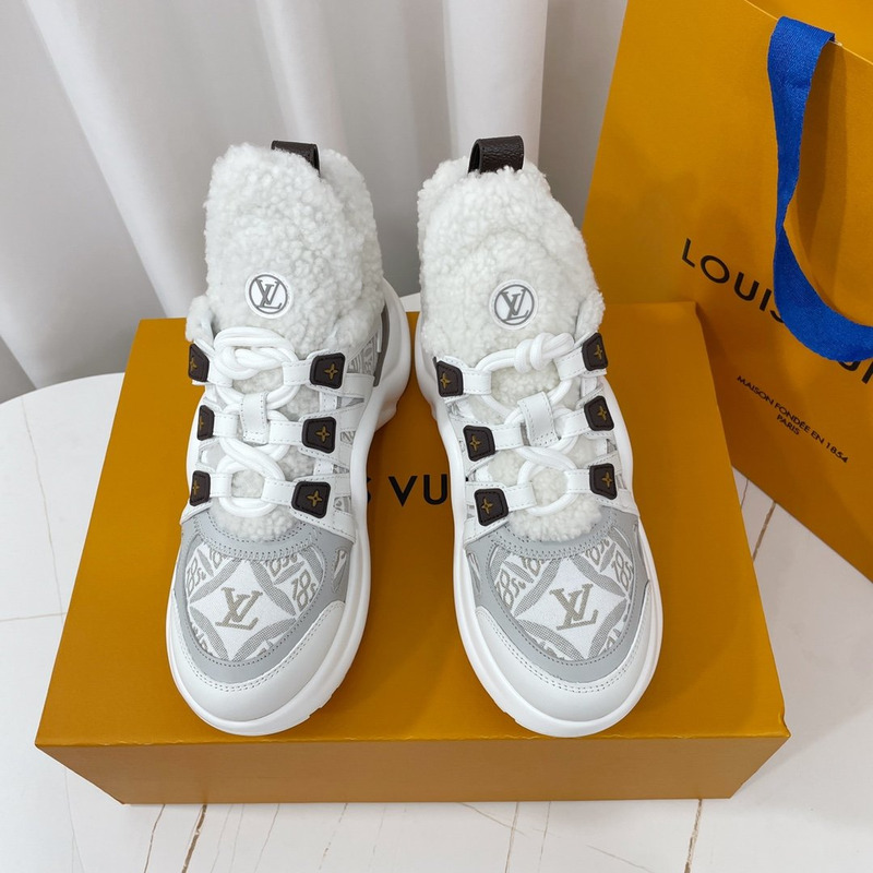 l**is V*t*n archlight sneakers beige