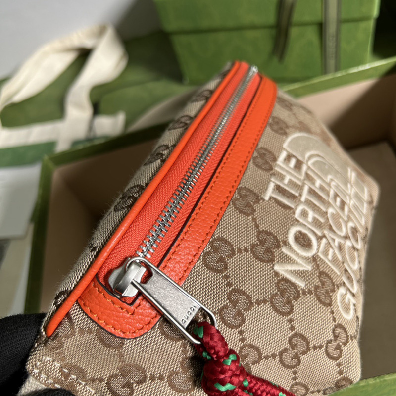 g*u*i x the n0*h F**e logo belt bag red