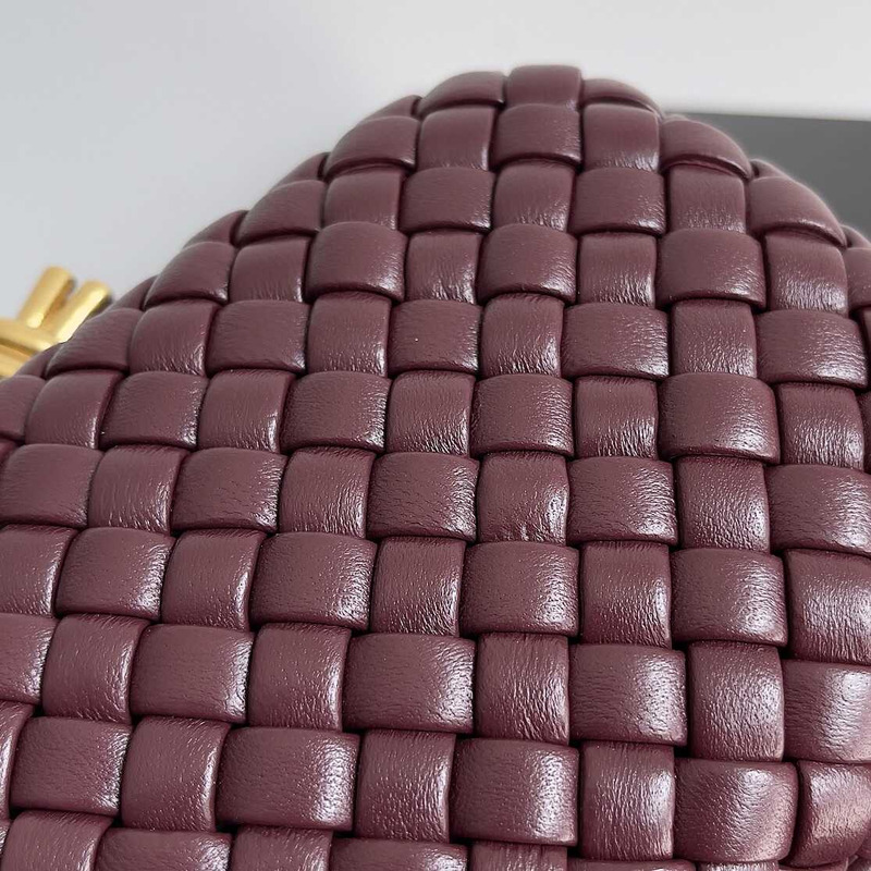 Bo*te*ga ve*ne*ta knot leather clutch dark red