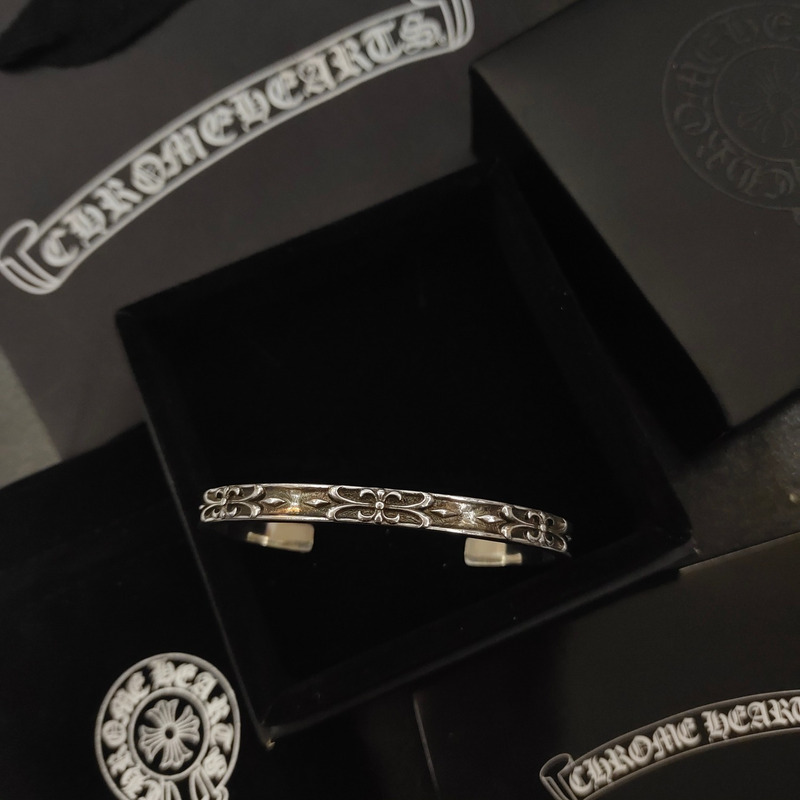 Ch*0me heart classic logo opening bracelet