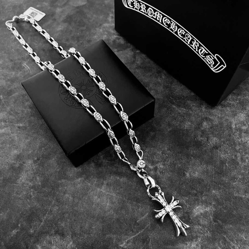 Ch*0me He**ts sterling silver di*m*nd cross pendant