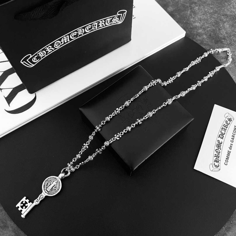 Ch*0me He**ts sterling silver necklace