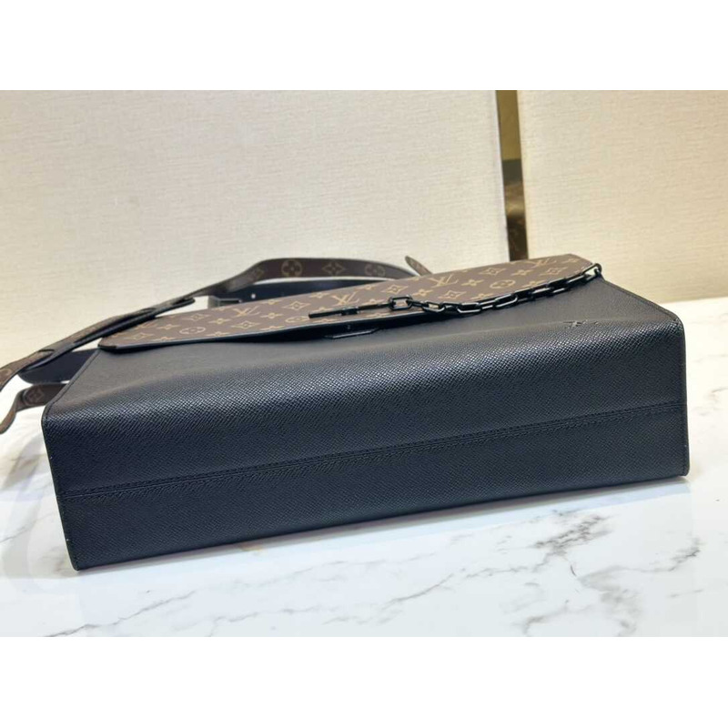 l**is V*t*n robusto briefcase monogram taiga brown&black
