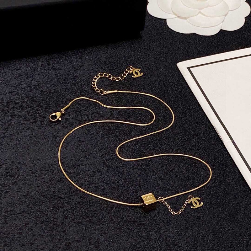 Ch*el cc pendant necklace gold