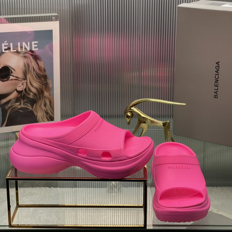 ba*len*cia*ga x Cr*0*s pool slide hot pink