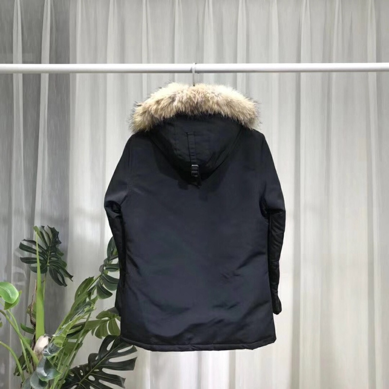 Can*a Go*e womens montebello parka classic fit fur coat jacket black