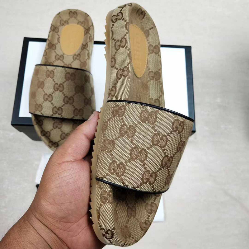 G*u*i men\''s gg canvas slide sandal